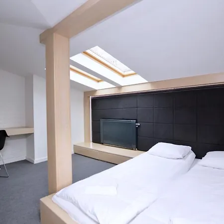 Chic & Stylish Victus Near The In By Renters *