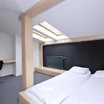Chic & Stylish Victus Near The In By Renters *