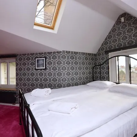 Victus Apartamenty, Aura